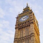 Reino Unido prohíbe publicidad de Coinbase pero urge a bancos facilitar acceso a plataformas cripto