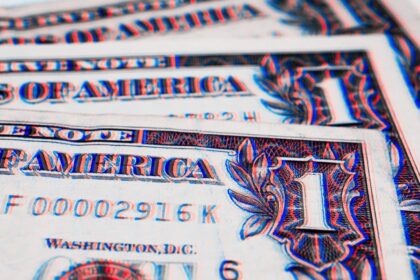 USD1, stablecoin vinculada a Trump, rompe su paridad por “ataque coordinado”, alerta World Liberty Financial