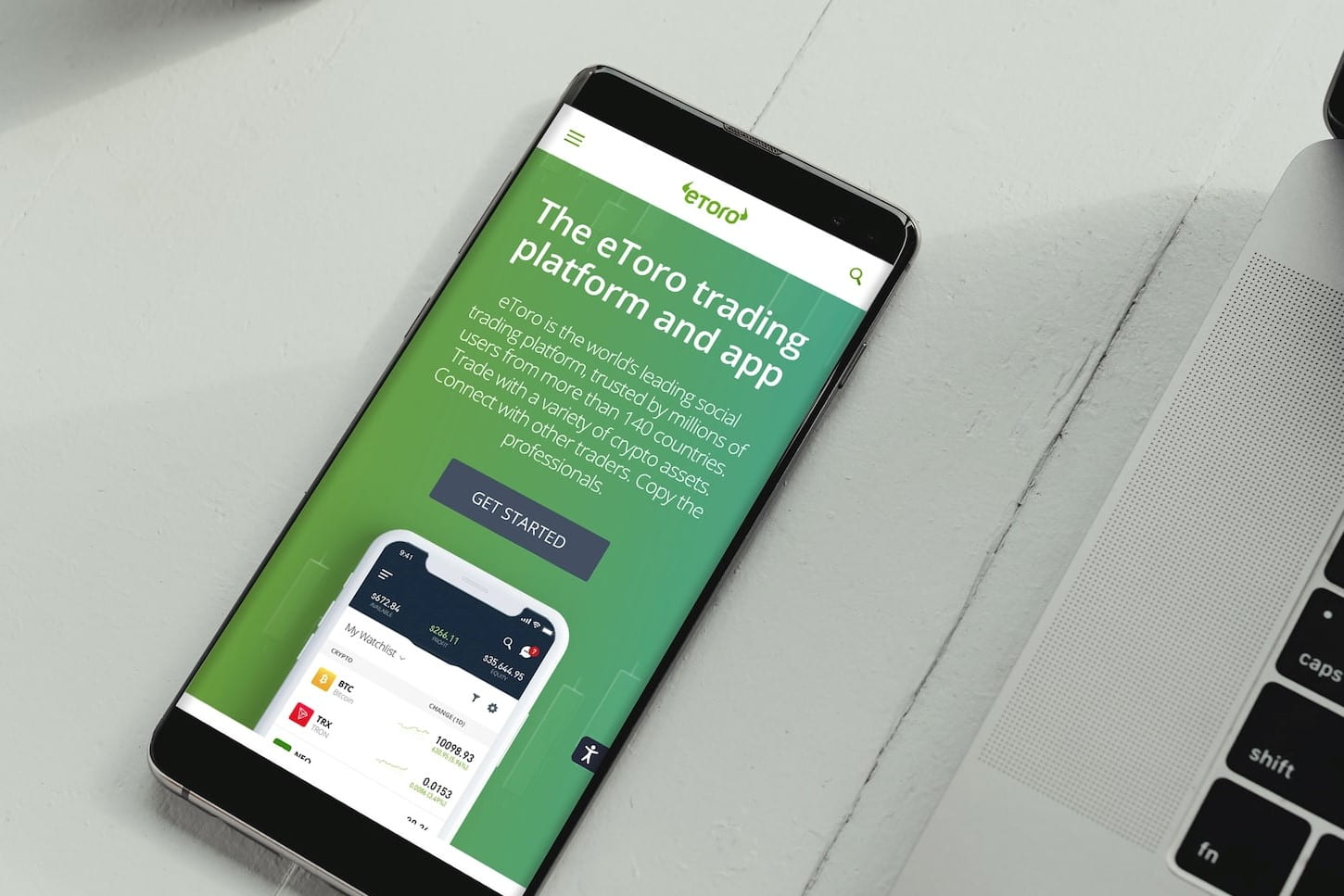 eToro reporta ganancias sólidas en Q4 2025 pese a tropiezo en cripto, acciones suben 17%