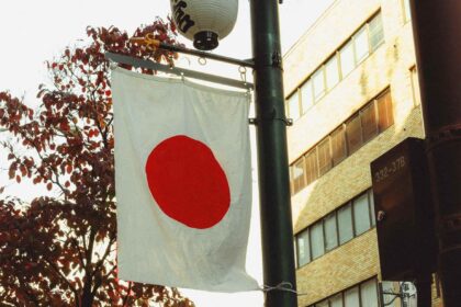 Banco japonés Nomura niega que haya perdido confianza en el mercado cripto pese a caída de precios