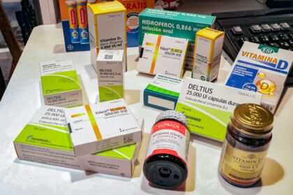 La otra cara de la vitamina D: una de cada cuatro personas mayores de 65 años la toma innecesariamente | Sociedad
