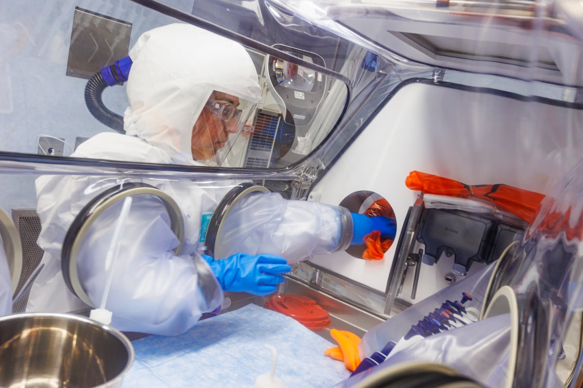 Dentro del primer laboratorio en España de alta bioseguridad: siete ‘astronautas’ para luchar contra los virus más peligrosos del mundo | Ciencia