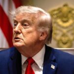 Donald Trump en la Casa Blanca con un gesto serio y pensativo