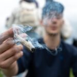 Persona joven con problemas de salud mental relacionados con el consumo de cannabis