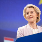 La presidenta de la Comisión Europea, Ursula von der Leyen, hablando en Bruselas