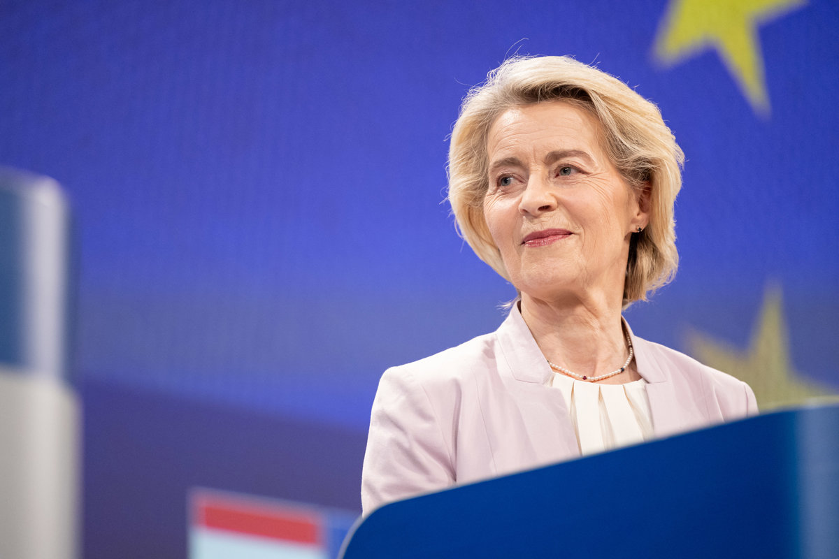 La presidenta de la Comisión Europea, Ursula von der Leyen, hablando en Bruselas