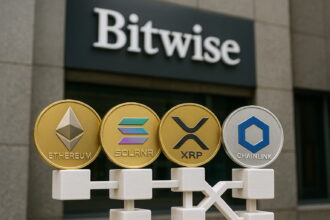 Gráficos de criptomonedas con tendencias alcistas y bajistas en un mercado en transformación