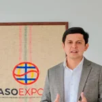 Imagen de café colombiano siendo exportado por Puerto Antioquia, reduciendo tiempos y costos de transporte.