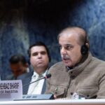 El primer ministro de Pakistán, Shehbaz Sharif, hablando en un evento oficial.