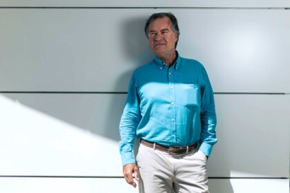Carlos García-Fajardo, odontólogo: “Hay un abuso colosal y una prescripción compulsiva de antibióticos” | Salud y bienestar
