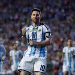 Lionel Messi en acción durante un partido de fútbol
