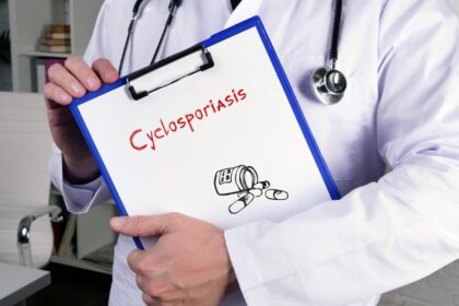 Representación microscópica del parásito Cyclospora cayetanensis causante de la infección intestinal