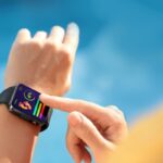 Apple Watch Series 10 y Ultra 2 en acción, monitoreando frecuencia cardíaca y sueño