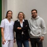 Maitane Martínez firmando su testamento vital con tranquilidad